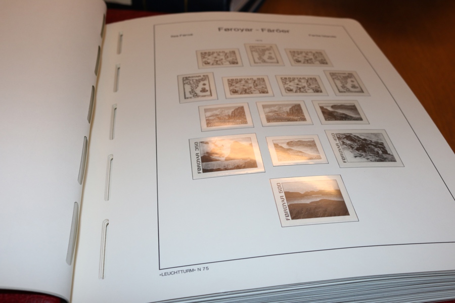Samling xx 1976-2016 i Leuchtturmalbum med fickor. Ser komplett ut i perioden förutom de få självhäftande utgåvorna. Högt postpris!