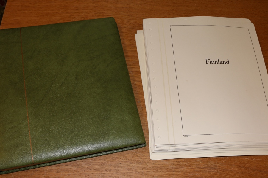 Samling xx ca 1960-1997 på förtrycksblad med fickor. Nästan komplett i perioden, räknade till minst 35 stycken 1:a/2:a klassmärken. Blad från 1856 och framåt men dåligt besatt före 1960.