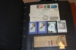 Flyttlåda 20 album varav några från enskilda länder, andra album friskt blandat. Bl.a. Kongo, Israel, Finland, Belarus, Österrike m.fl. Även en del brev och försändelser.