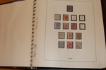 Samling 1866-1992 i två Lindner-album med fickor. Med en del vapentyp, ostämplad serie med "ringar" upp till 1 rubel m.m. Från 1930 nästan komplett och i huvudsak xx, före 1930 mest stämplat.