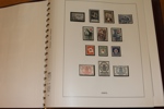 Samling 1866-1992 i två Lindner-album med fickor. Med en del vapentyp, ostämplad serie med "ringar" upp till 1 rubel m.m. Från 1930 nästan komplett och i huvudsak xx, före 1930 mest stämplat.