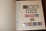 Samling 1866-1992 i två Lindner-album med fickor. Med en del vapentyp, ostämplad serie med "ringar" upp till 1 rubel m.m. Från 1930 nästan komplett och i huvudsak xx, före 1930 mest stämplat.