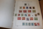 POLEN. Samling i totalt 11 album med antingen stämplat eller x/xx. Innehåller flera bättre märken som t.ex. BIE-blocket och mycket postfriskt 60-70-tal inkl block/kleinbogen. Se bildexempel!