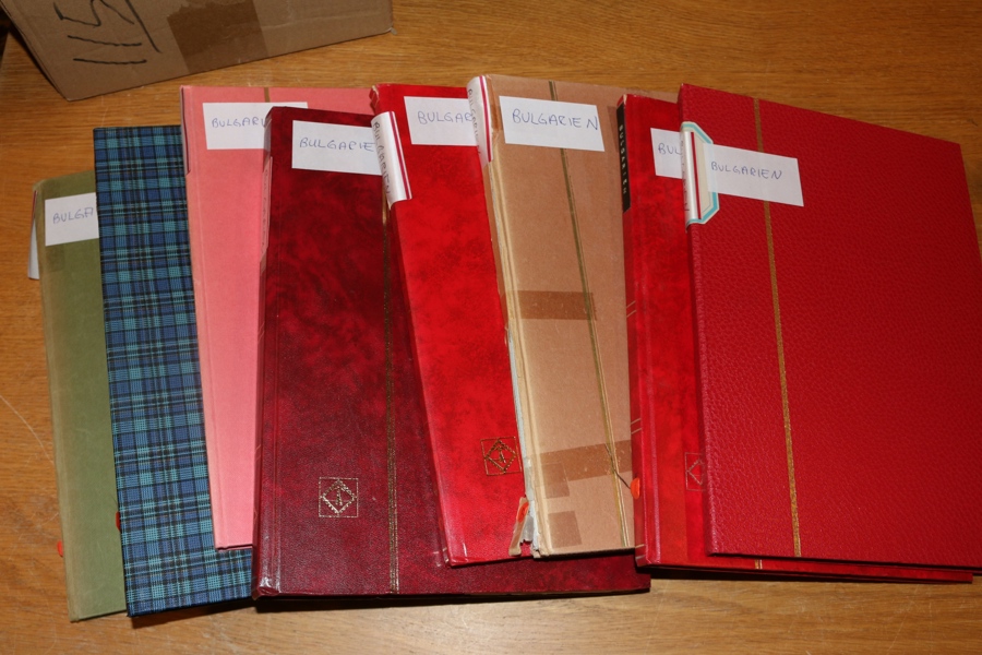 BULGARIEN. Parti/samling i åtta insticksalbum med mindre del stämplat äldre, mestadels xx 1940-70-tal med mycket material.