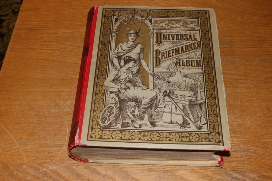 Gammal hela världen-samling i ett välbevarat, decimetertjockt Universal-album från ca 1892. Innehåller en del intressant från runt om i världen t.ex. tyska stater, England, Norden, Kina m.m.