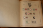 Gammal hela världen-samling i ett välbevarat, decimetertjockt Universal-album från ca 1892. Innehåller en del intressant från runt om i världen t.ex. tyska stater, England, Norden, Kina m.m.