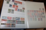 EUROPA. Tung flyttlåda med 40 insticksböcker samlingar/dubbletter. Bättre material finns från bl.a. Tyskland, England, Österrike. Material ingår från stora delar av Europa, dock ej Norden.