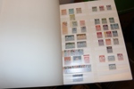 EUROPA. Tung flyttlåda med 40 insticksböcker samlingar/dubbletter. Bättre material finns från bl.a. Tyskland, England, Österrike. Material ingår från stora delar av Europa, dock ej Norden.