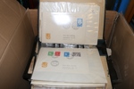 Stort parti brev och kort i flyttlåda. Ett tiotal album med brev, brevkort, en del vykort m.m. Mest svenskt men även utländskt. Både äldre och nyare material, men tonvikt på äldre. Från dödsbo.