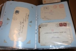 Stort parti brev och kort i flyttlåda. Ett tiotal album med brev, brevkort, en del vykort m.m. Mest svenskt men även utländskt. Både äldre och nyare material, men tonvikt på äldre. Från dödsbo.