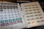 Stort parti brev och kort i flyttlåda. Ett tiotal album med brev, brevkort, en del vykort m.m. Mest svenskt men även utländskt. Både äldre och nyare material, men tonvikt på äldre. Från dödsbo.