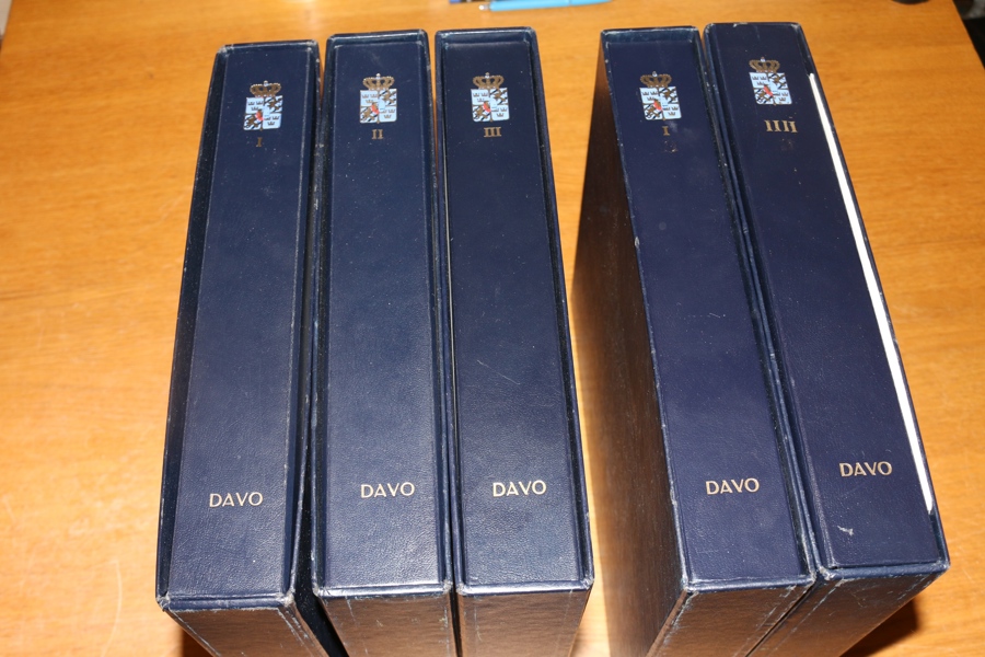 Samling 1858-1995 i tre Davo-album. Dessutom två album med några häften 70-80-talet.