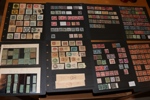 20 visirblad blandat frimärken/varianter och bältespännarematerial. Bl.a. felskurna frimärken, lösen- och rek-etiketter, skyddsperforeringar, lokalpostmärken m.m. Även en del utland.