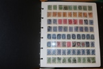 Flyttlåda med nordiskt material, bl.a. användbar Norgesamling med ett tiotal skillingar, universitetet m.m. Även Sverige med öppnad kilovara 1948, äldre årssatser, urvalshäften m.m.