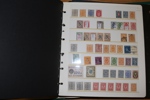 Flyttlåda med nordiskt material, bl.a. användbar Norgesamling med ett tiotal skillingar, universitetet m.m. Även Sverige med öppnad kilovara 1948, äldre årssatser, urvalshäften m.m.