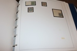 Flyttlåda med nordiskt material, bl.a. användbar Norgesamling med ett tiotal skillingar, universitetet m.m. Även Sverige med öppnad kilovara 1948, äldre årssatser, urvalshäften m.m.