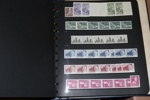 Flyttlåda 12 album Sverige med blandat innehåll, både stämplat och x/xx inkl bättre. Bl.a. en del ortstämplar, ask gamla 100-buntar inkl tvåfärgad siffertyp, bättre x/xx 20-40-tal m.m.