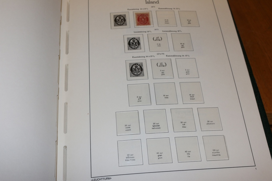 Enklare x/xx samling 1873-1987 i Leuchtturmalbum med fickor. Med några bättre märken men mest med fastsättare före 1944, därefter blandat. Se några bildexempel.