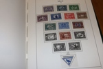 Enklare x/xx samling 1873-1987 i Leuchtturmalbum med fickor. Med några bättre märken men mest med fastsättare före 1944, därefter blandat. Se några bildexempel.