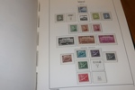 Enklare x/xx samling 1873-1987 i Leuchtturmalbum med fickor. Med några bättre märken men mest med fastsättare före 1944, därefter blandat. Se några bildexempel.