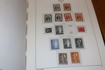Enklare x/xx samling 1873-1987 i Leuchtturmalbum med fickor. Med några bättre märken men mest med fastsättare före 1944, därefter blandat. Se några bildexempel.