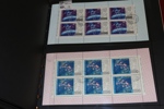 Flyttlåda med ca 15 album. Bl.a. USA, Tyskland, Norden. Mest intressant kanske ett par visiralbum handlarlager prismärkta serier från Rumänien, UAR, Yemen m.m. Även en bunt äldre ryska helark.