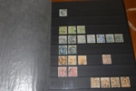 Dubblettalbum 1855-1940-tal med bl.a. 4 sk bco, mycket vapen-ringtyp, några fina Oscar II och en hel del bättre 30-40-tal. I början stämplat, sedan mer x/xx där merparten är postfriskt. Högt kv!