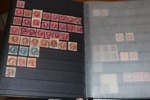 Dubblettalbum 1855-1940-tal med bl.a. 4 sk bco, mycket vapen-ringtyp, några fina Oscar II och en hel del bättre 30-40-tal. I början stämplat, sedan mer x/xx där merparten är postfriskt. Högt kv!
