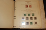 Välfylld samling 1856-1974 i tre Estett-album. Mest stämplat fram till 30-talet med ostämplade inslag, därefter x/xx.