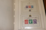 Fin stämplad samling i fräscht Leuchtturmalbum med fickor. Innehåller en del bättre som Alltinget och luftpost, Block 1 m.m. Samlat fram till 1995.
