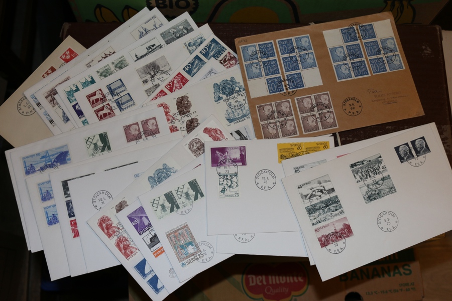 Parti FDC 1930-70 med t.ex. F332C resp F337C, några med vinjetter m.m.