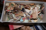 Bananlåda mest nominalvara, ca 16000 kr när enbart valörer över 5 kr räknats. Innehåller dock även massor med postfriskt från 1970-90-talet både häften och löst.