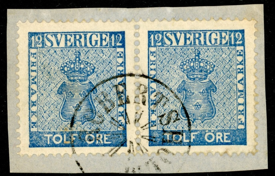 F9. Mkt vackert klipp med två märken i par, med gemensam strålstämpel ROBERTSHOLM. Ovanligt objekt.