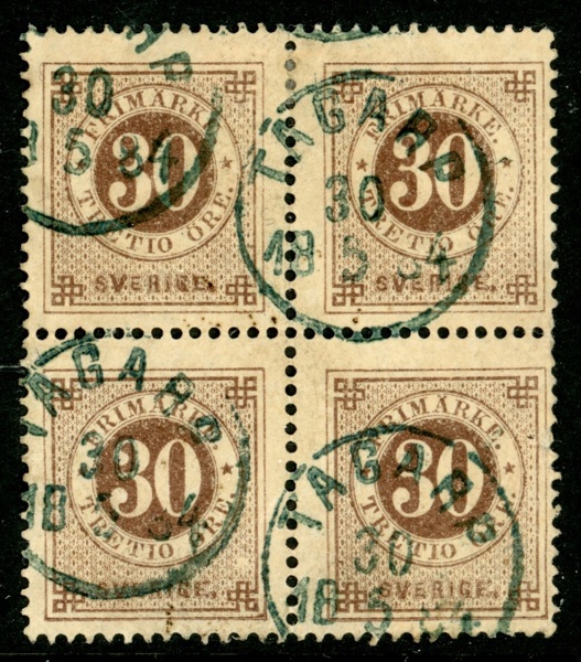 F35. TÅGARP 30.5.1884 grön stämpel på vackert 4-block, nedre höger märke dock med riss.