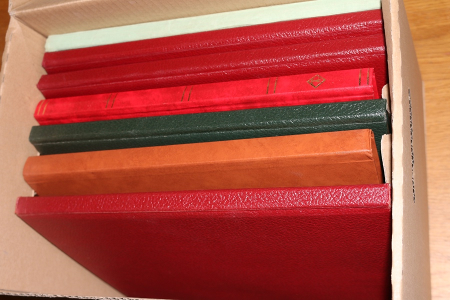 8 insticksalbum med mest xx dubblettlager. Innehåller bl.a. många BC-CB-par och högvalörer, mest värde i 30-40-talet. Mycket högt katalogvärde!