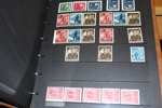 JUGOSLAVIEN. Visiralbum x/xx dubbletter 1918-33 samt Kroatien 1941-45. Tusentals frimärken!