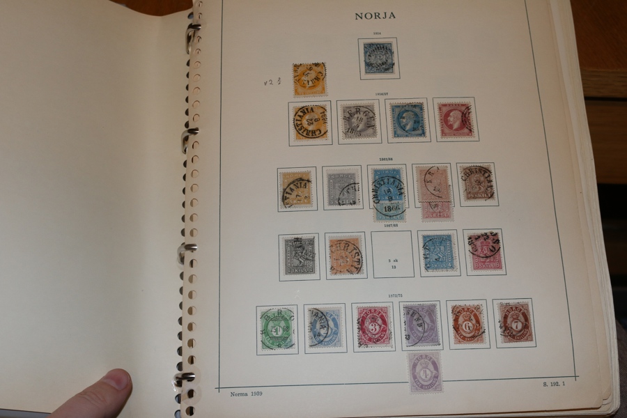 Välfylld samling 1855-2012 i album.