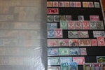 England + Samväldet inkl kolonier. Samling i två 32-sidiga insticksböcker med många bättre märken. Bland annat ses trevliga avsnitt Tasmanien, Barbados, Östafrika, S:t Helena m.m.
