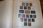 USA. Välfylld samling fram klassiskt fram till 1980 i två Schaubekalbum. Innehåller flera bättre märken men som vanligt i något blandad kvalitet. Bl.a. har $3 Columbus flera anmärkningar.