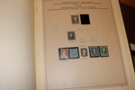 USA. Välfylld samling fram klassiskt fram till 1980 i två Schaubekalbum. Innehåller flera bättre märken men som vanligt i något blandad kvalitet. Bl.a. har $3 Columbus flera anmärkningar.