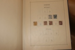 Bananlåda med mest värde i nom uppskattningsvis runt 2500 kr. Dessutom en del annat som enklare Sverigesamling stämplat samt bunt FDC, även en del utland i album och dubbletter i pergamynkuvert.