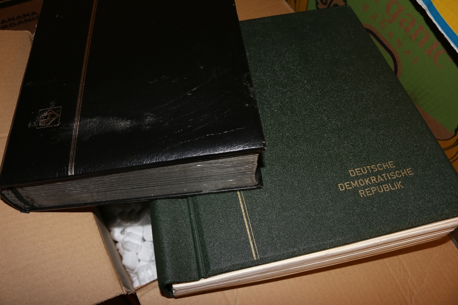 TYSKLAND/DDR. Så gott som komplett postfrisk samling 1949-1970 i äldre förtrycksalbum med fickor, inkl alla tidiga blocken.