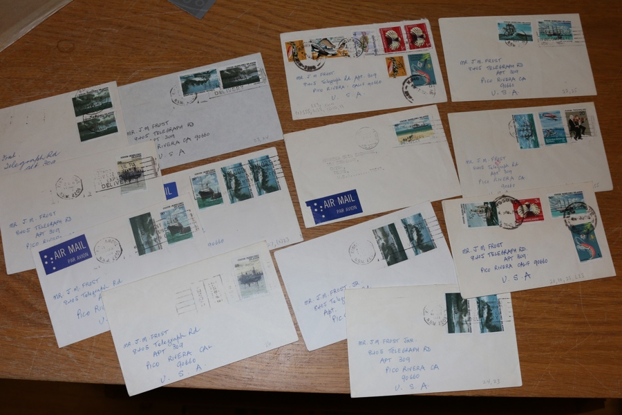 COCOS (KEELING) ISLANDS. Lot med 13 brev inkl några blandfrankeringar med Australien eller Antarktiska Australien.