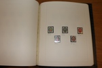 TYSKLAND/REICH. Omfattande samling 1872-1945 i tre påkostade Leuchtturm förtrycksalbum med kassetter.