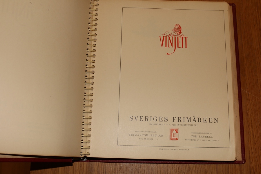 Vackert, tomt, Sverigealbum "VINJETT" med blad 1855-1954 samt tjänste/lösen/militär. 