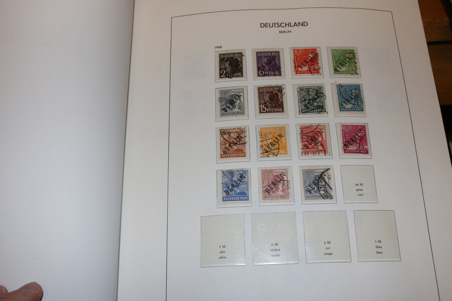 TYSKLAND/BERLIN. Stämplad samling 1948-1990 i fint Davo-album med fickor.