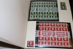 Flyttlåda med åtta album bestående av xx/stpl Tyskland (Bund, Berlin) 1960-90-tal i olika förtrycksalbum. Vidare Österrike 60-70-tal, lite Kanada och en restsamling äldre England.