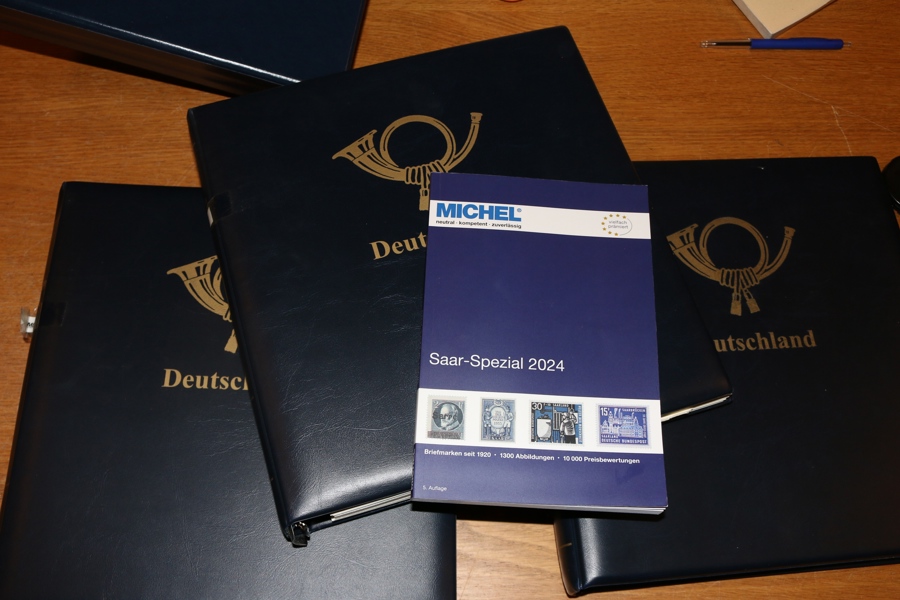 TYSKLAND. Parti med samlingar Danzig, Memel och Saar (Saargebiet+Saarland) i två album.