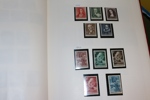 NEDERLÄNDERNA. Fin samling 1852-1998 i tre holländska Importa-album med fickor och kassetter.