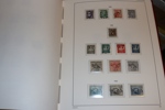 NEDERLÄNDERNA. Fin samling 1852-1998 i tre holländska Importa-album med fickor och kassetter.